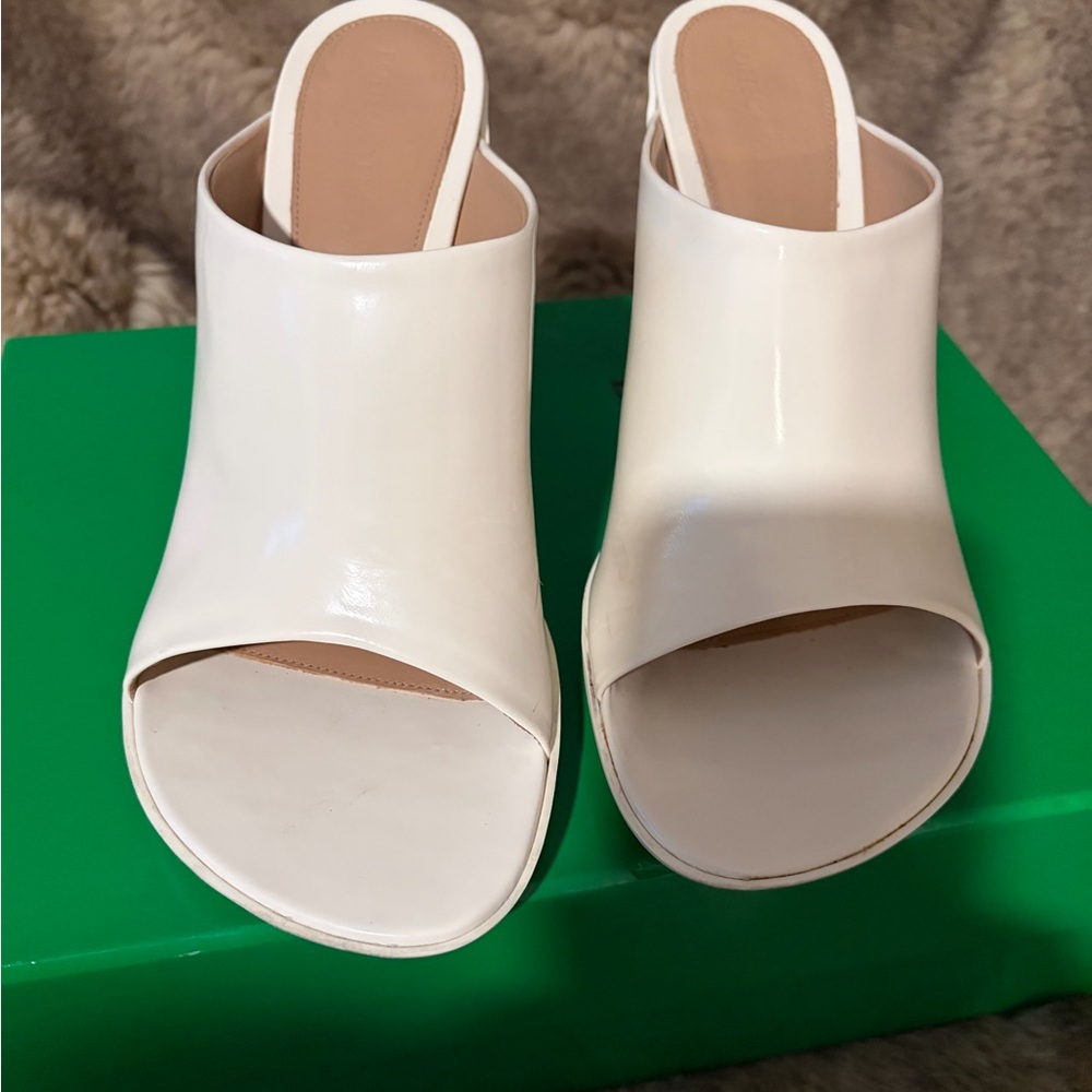 Bottega Veneta Cream Women's Mules